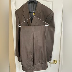 men's suit in very good condition used only couple time